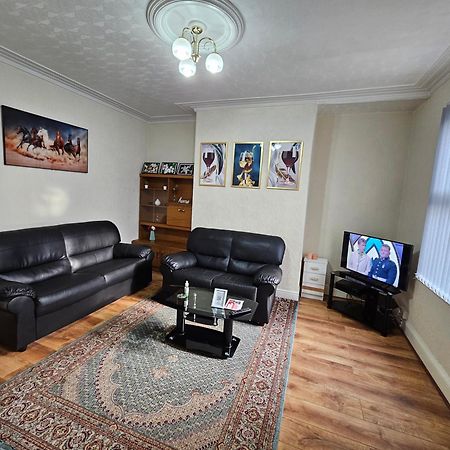 Spacious Two Bedroom House, Parking And Wifi ليدز المظهر الخارجي الصورة