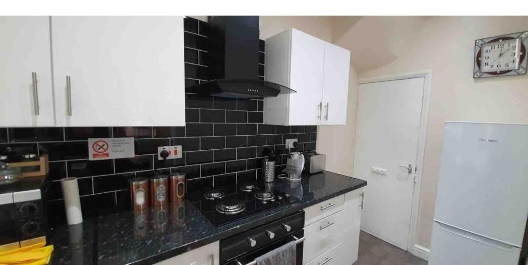 Spacious Two Bedroom House, Parking And Wifi ليدز المظهر الخارجي الصورة