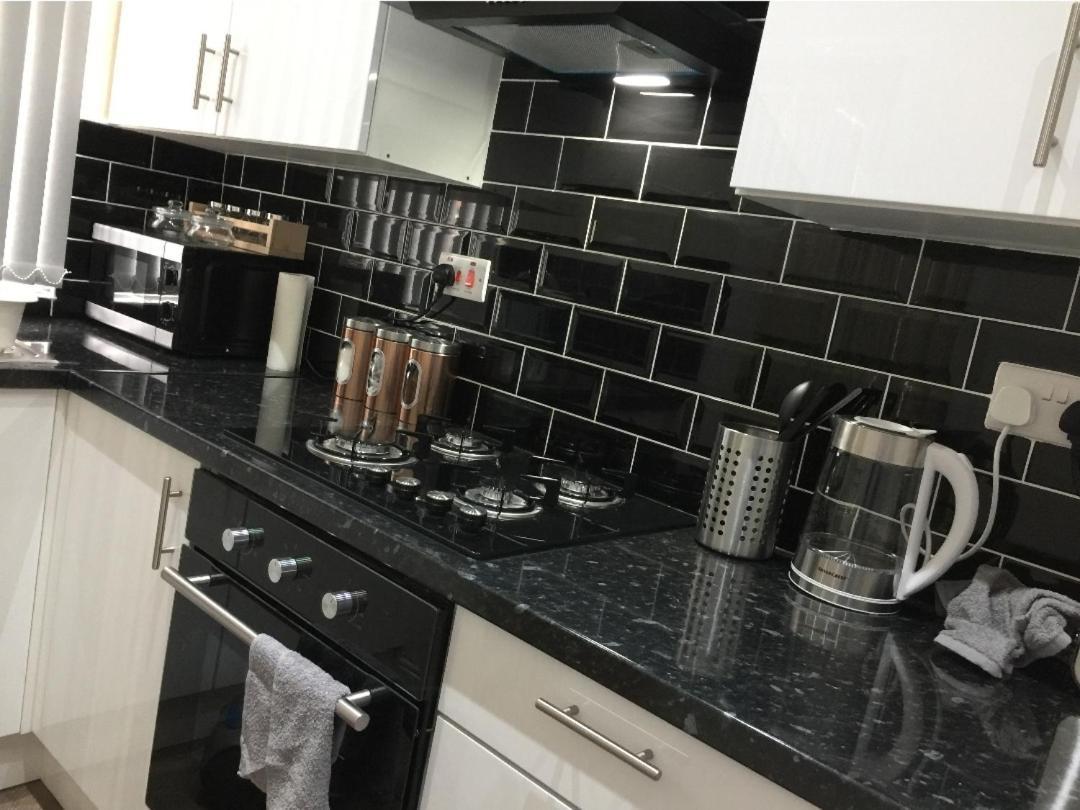 Spacious Two Bedroom House, Parking And Wifi ليدز المظهر الخارجي الصورة