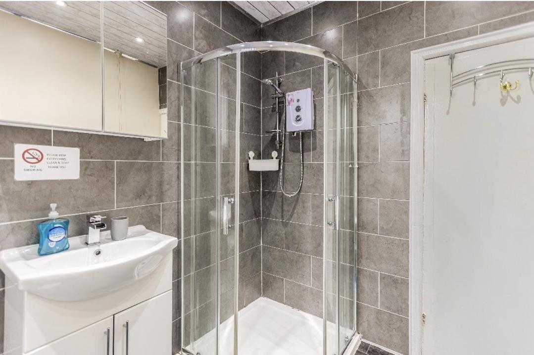 Spacious Two Bedroom House, Parking And Wifi ليدز المظهر الخارجي الصورة