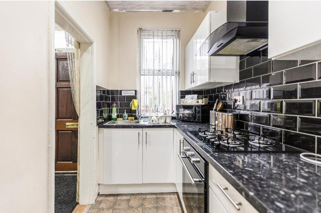 Spacious Two Bedroom House, Parking And Wifi ليدز المظهر الخارجي الصورة